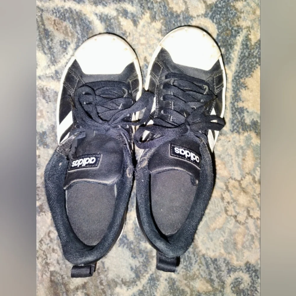 Kids ADIDAS shoes black and white, hard shell. Size 4 - Picture 4 of 12